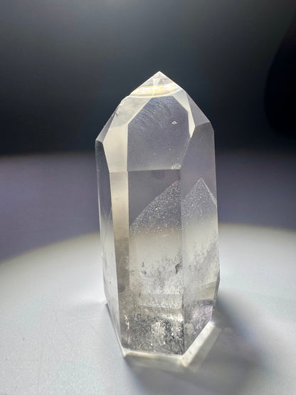 Wunderschöne Bergkristallspitze mit Phantom aus Brasilien – 6 cm, selten klar, naturbelassen & hochwertig