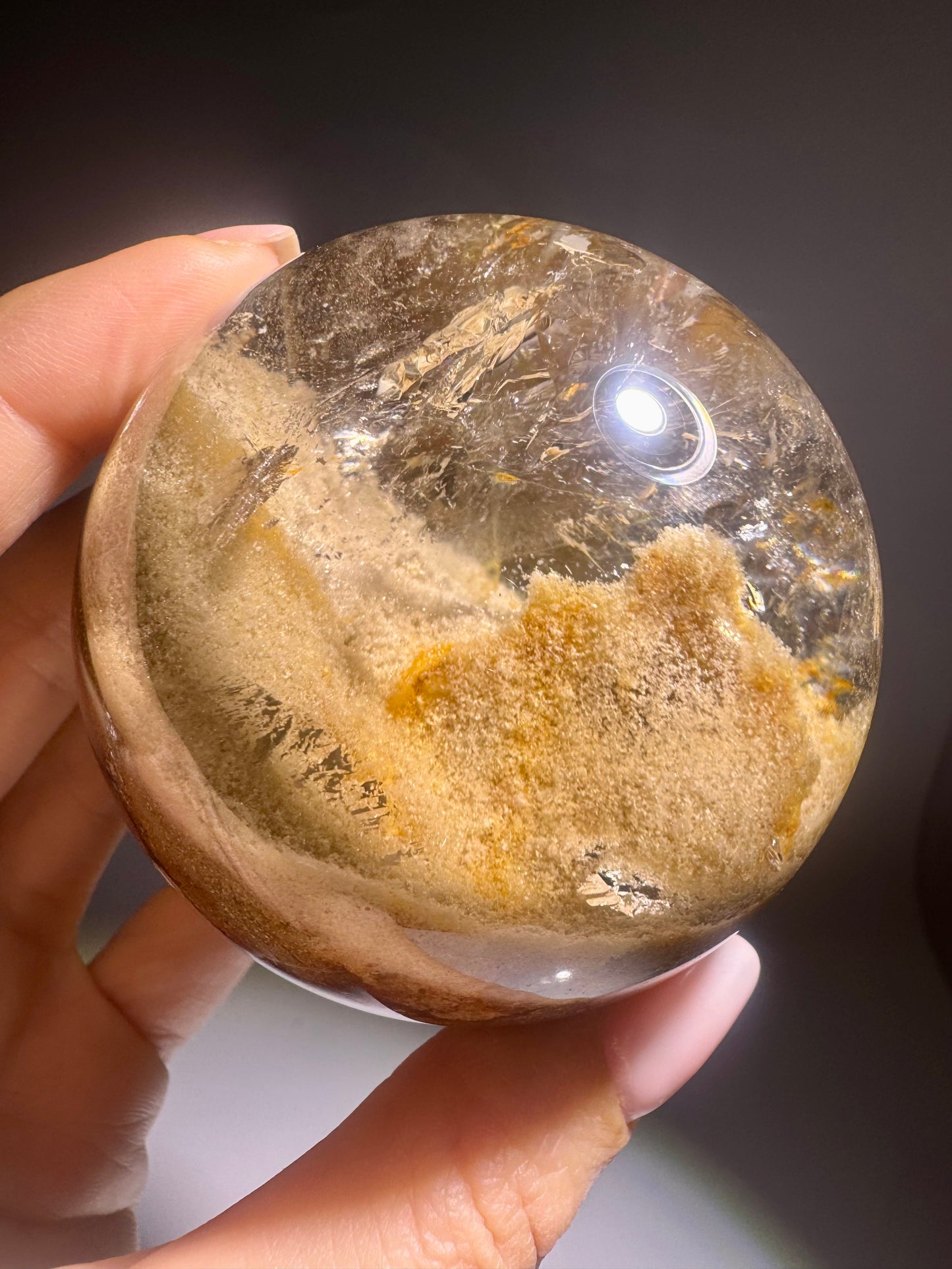 Lodolith Gartenquarz Kristallkugel 6.6 cm · 402 g – Faszinierende Landschaft