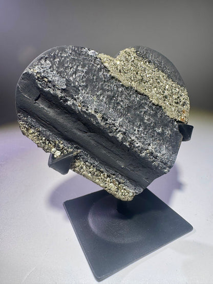 Schungit Herz mit Pyrit Kristallen aus Brasilien – 9.5 cm, 266 g, Schutz vor elektromagnetischer Strahlung & Energiestabilisierung