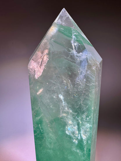 Mintgrüne Fluorit-Spitze aus Brasilien – 25.5 cm, 1.7 kg – seltenes Unikat in Extraqualität für Klarheit & Harmonie