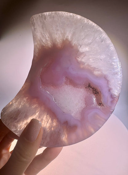 Douce lune en agate avec support doré du Brésil 💖