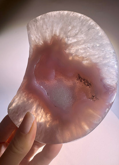 Douce lune en agate avec support doré du Brésil 💖