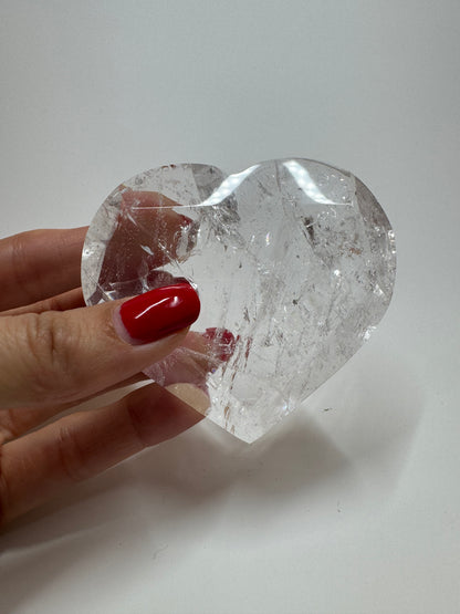 Bezauberndes facettiertes Bergkristall Herz - 7.5cm, 151g