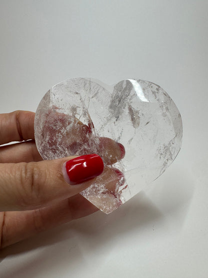 Bezauberndes facettiertes Bergkristall Herz - 7.5cm, 151g