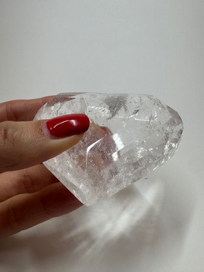 Bezauberndes facettiertes Bergkristall Herz - 7.5cm, 151g