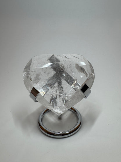Bezauberndes facettiertes Bergkristall Herz - 7.3cm, 166g