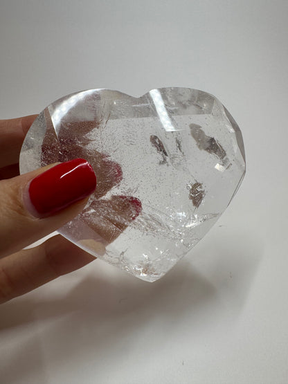 Bezauberndes facettiertes Bergkristall Herz - 7.3cm, 166g