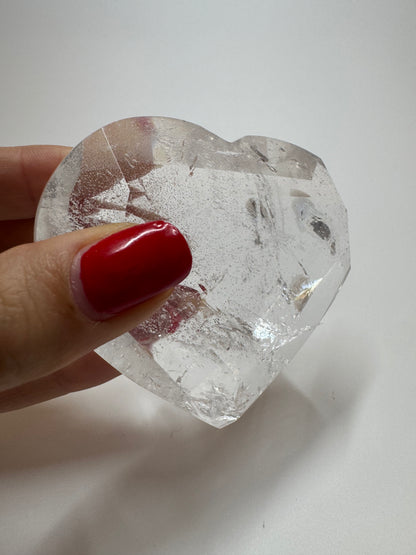 Bezauberndes facettiertes Bergkristall Herz - 7.3cm, 166g