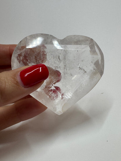 Bezauberndes facettiertes Bergkristall Herz - 6.3cm, 104g