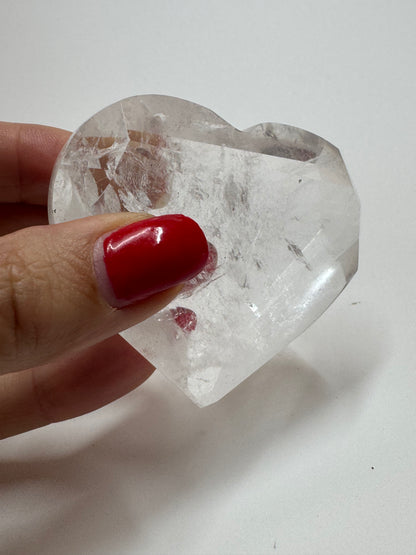 Bezauberndes facettiertes Bergkristall Herz - 6.3cm, 104g