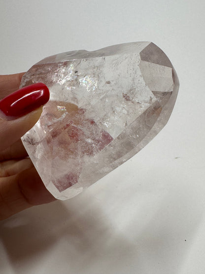 Bezauberndes facettiertes Bergkristall Herz - 6.3cm, 104g
