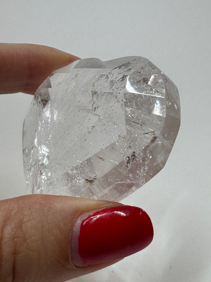 Süsses facettiertes Bergkristall Herz - 5cm, 58g