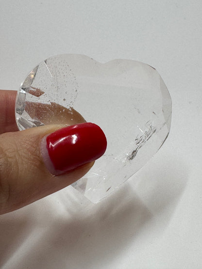 Ultra klares facettiertes Bergkristall Herz 💎 – 5 cm, 44 g – Edelstein-Herz aus Brasilien in 1A-Qualität