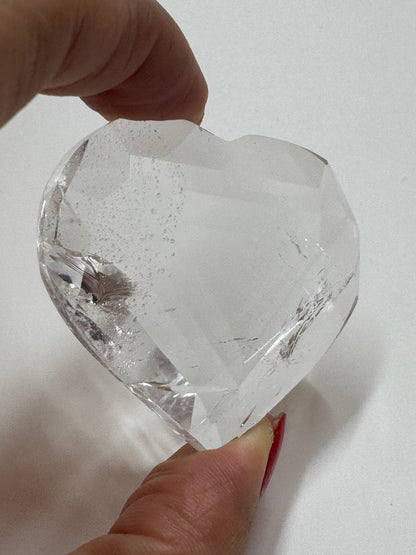 Ultra klares facettiertes Bergkristall Herz 💎 – 5 cm, 44 g – Edelstein-Herz aus Brasilien in 1A-Qualität
