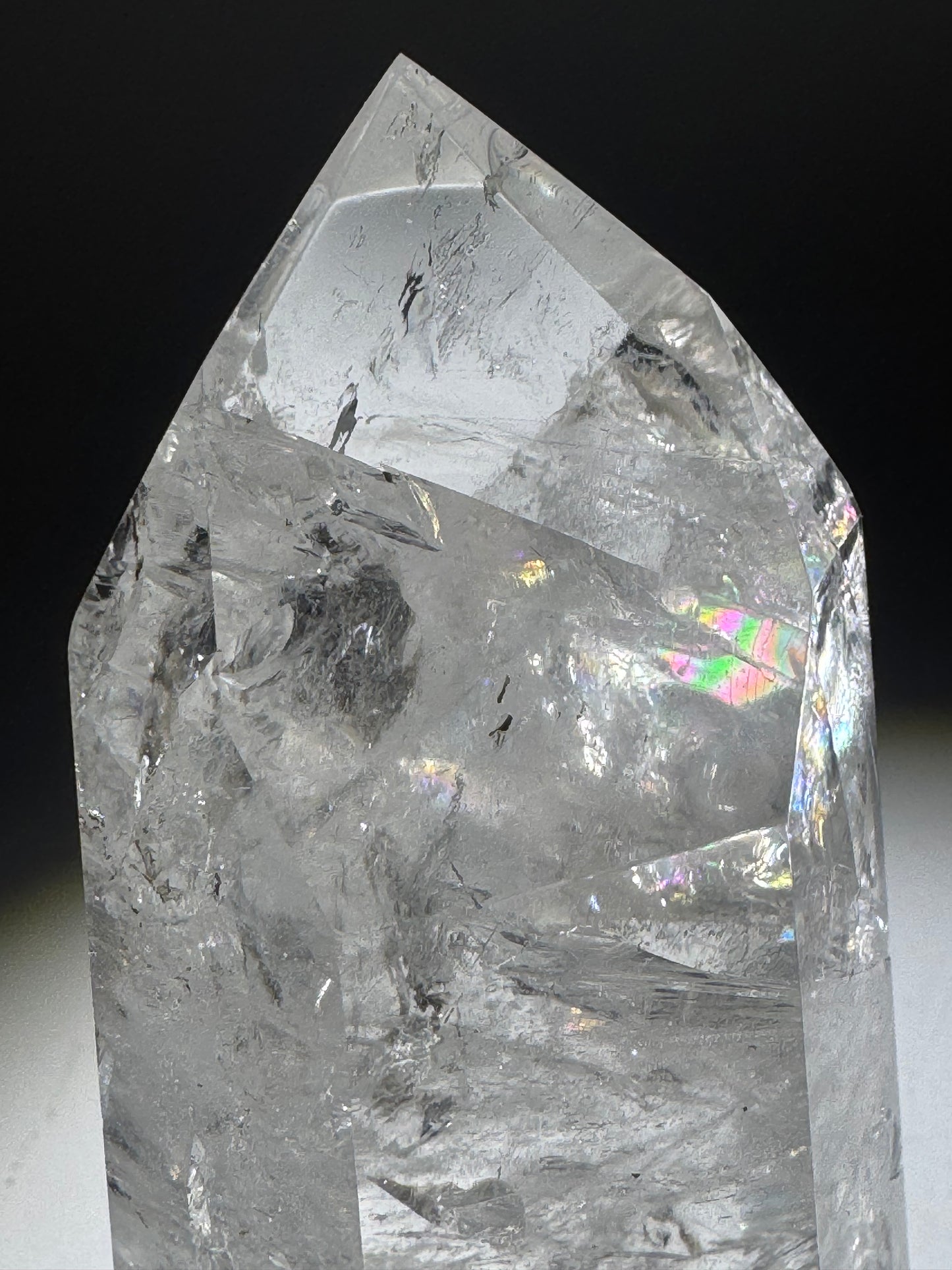 Bergkristall 10.5 cm – voller Regenbogen & magischen Einschlüssen 💎