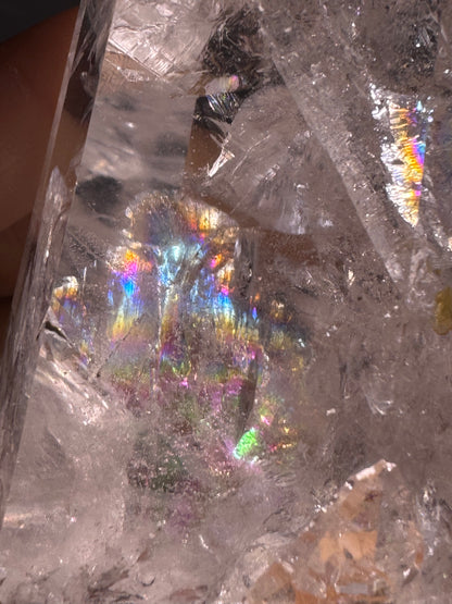 Bergkristall 10.5 cm – voller Regenbogen & magischen Einschlüssen 💎