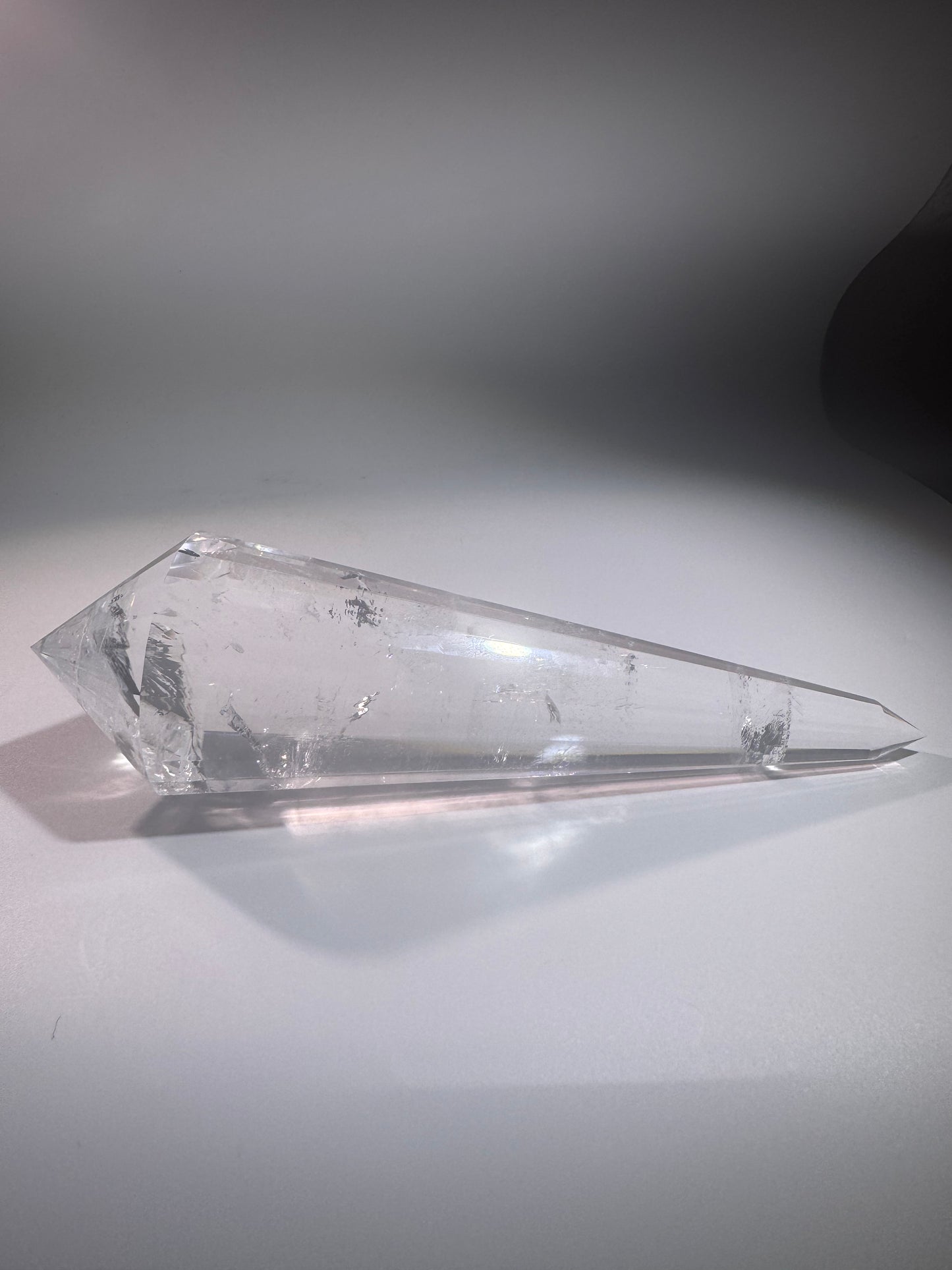 Lemurian Vogel-Cut Kristall mit 24 Facetten – 19.5 cm, 473g cm | Regenbogen, Meisterqualität