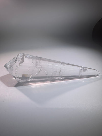 Lemurian Vogel-Cut Kristall mit 24 Facetten – 19.5 cm, 473g cm | Regenbogen