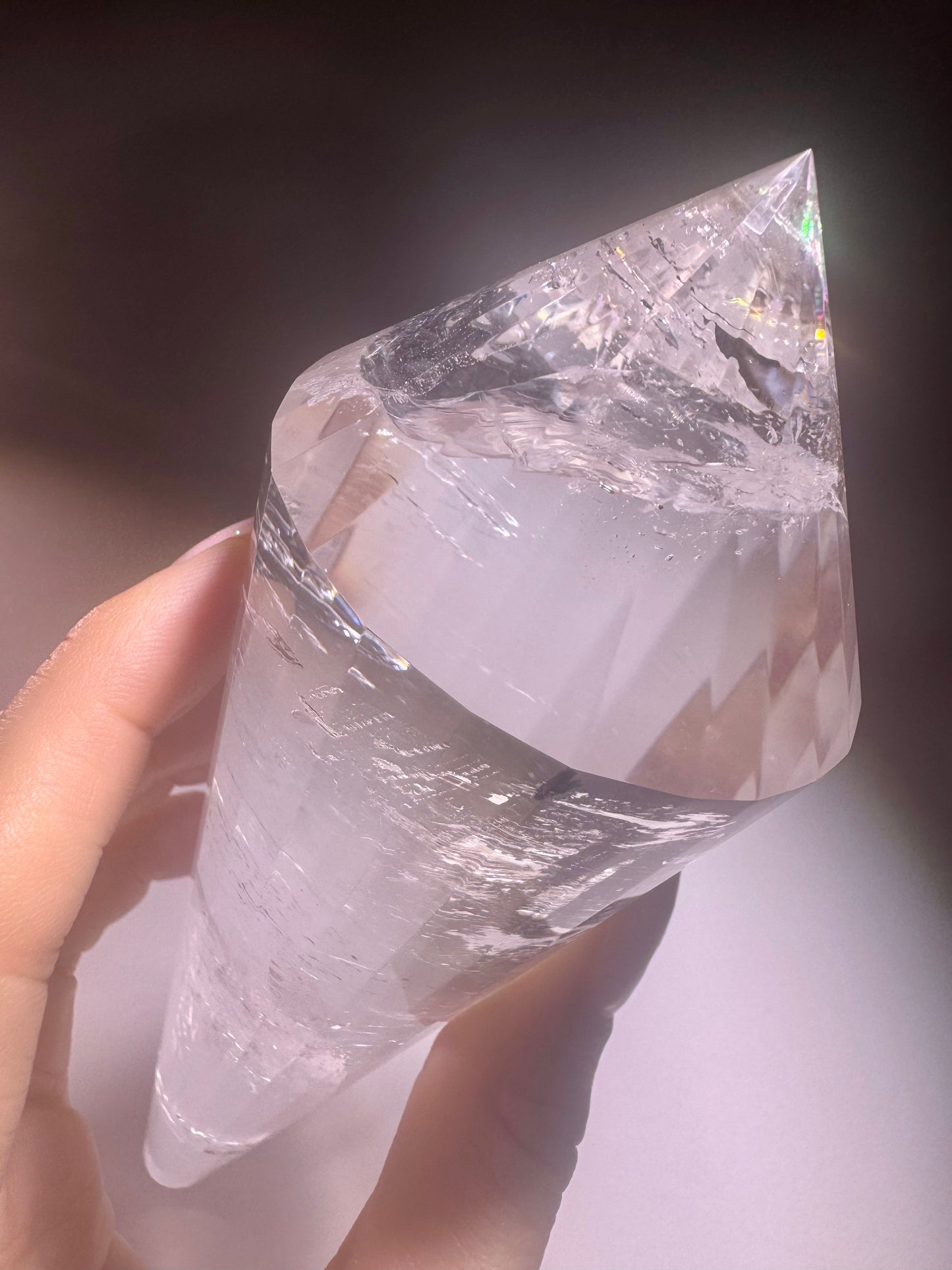 Lemurian Vogel-Cut Kristall mit 24 Facetten – 19.5 cm, 473g cm | Regenbogen, Meisterqualität