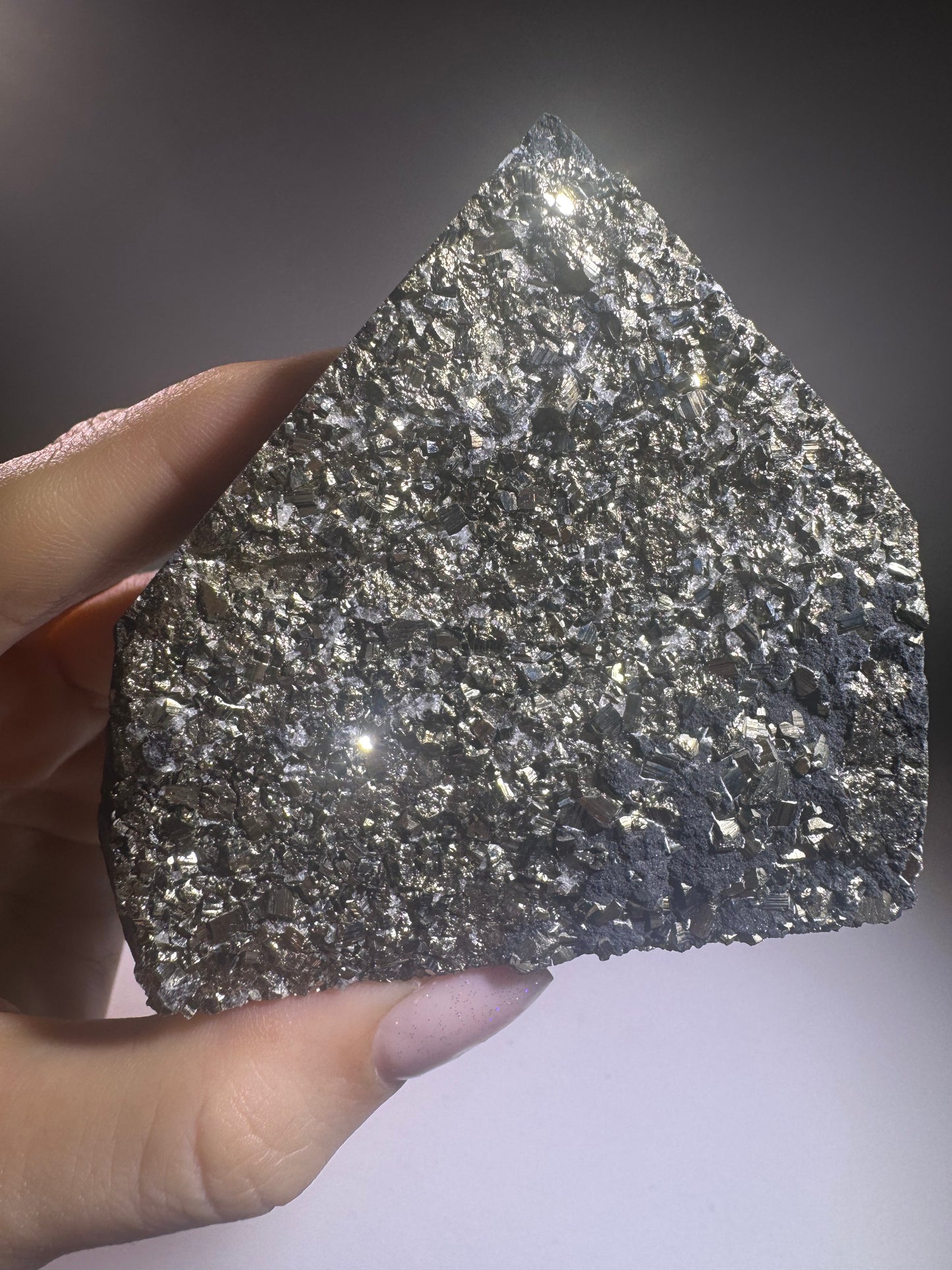 Schungit-Pyramide mit Pyrit Kristallen – 7 cm, 199 g – Schutz & Glück, energetischer Ausgleich, Unikat aus Brasilien