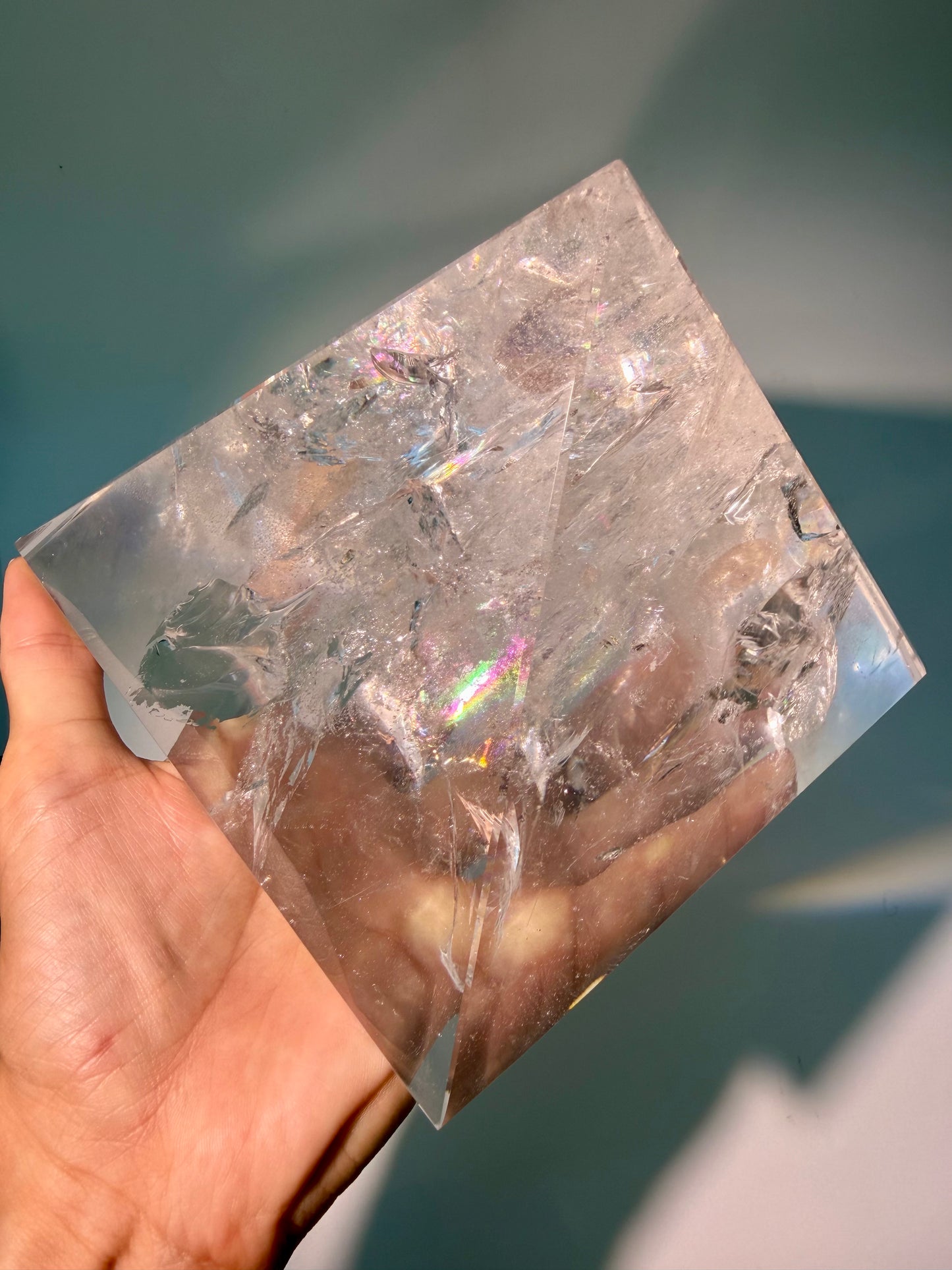 Lemurian Bergkristall-Pyramide XXL mit Regenbogen ✨ 14.2 x 14.2 x 10.5 cm | 2.19 kg