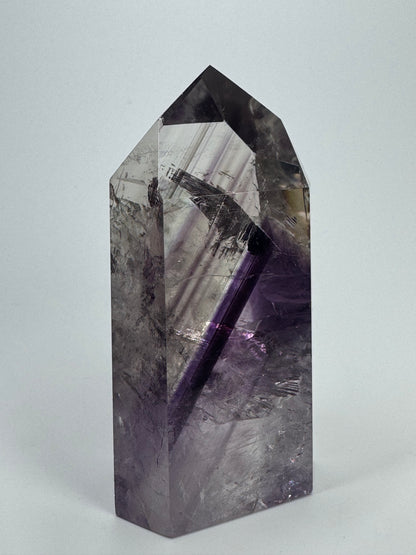 Exklusive klare Phantom Amethyst Spitze mit Regenbogen - 8.5cm