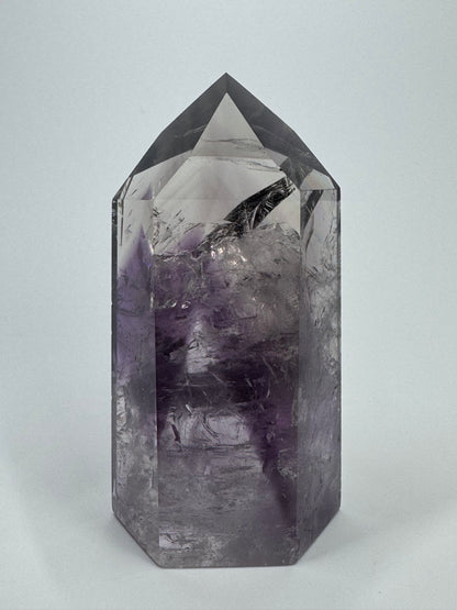 Exklusive klare Phantom Amethyst Spitze mit Regenbogen - 8.5cm