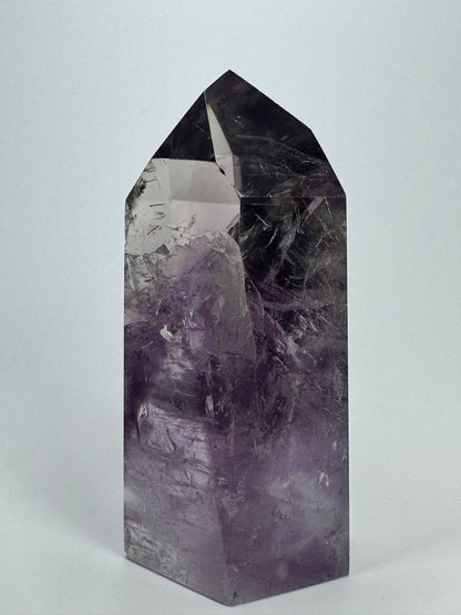 Exklusive klare Phantom Amethyst Spitze mit Regenbogen - 8.5cm