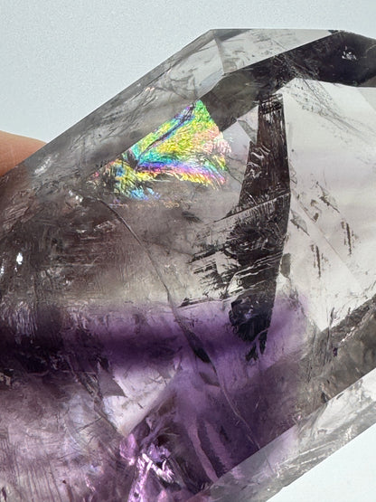 Exklusive klare Phantom Amethyst Spitze mit Regenbogen - 8.5cm