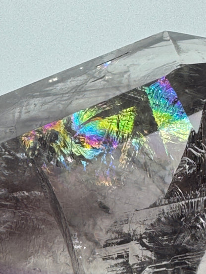 Exklusive klare Phantom Amethyst Spitze mit Regenbogen - 8.5cm