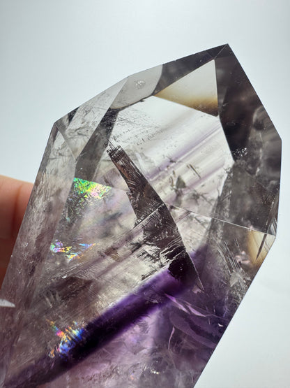 Exklusive klare Phantom Amethyst Spitze mit Regenbogen - 8.5cm