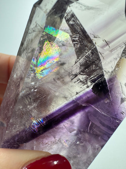 Exklusive klare Phantom Amethyst Spitze mit Regenbogen - 8.5cm
