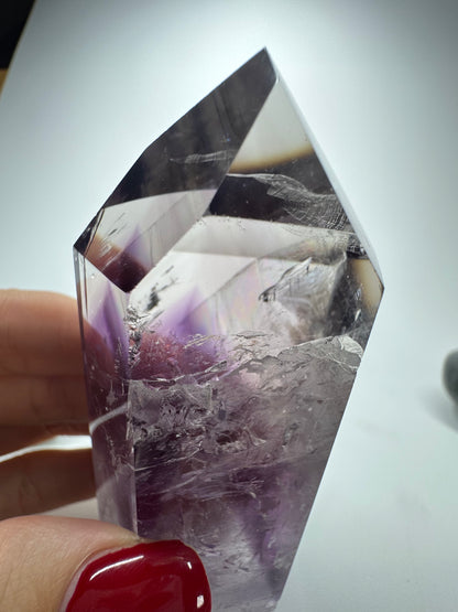 Exklusive klare Phantom Amethyst Spitze mit Regenbogen - 8.5cm