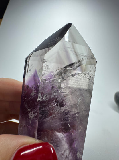 Exklusive klare Phantom Amethyst Spitze mit Regenbogen - 8.5cm