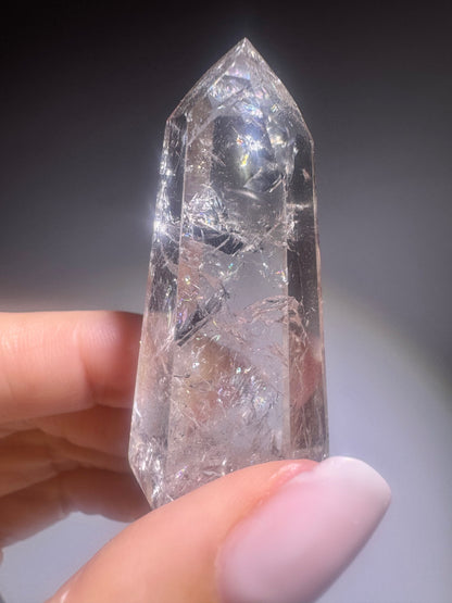 Prasiolith Spitze 5,2 cm – Extra klarer Grüner Amethyst aus Brasilien mit Regenbogen