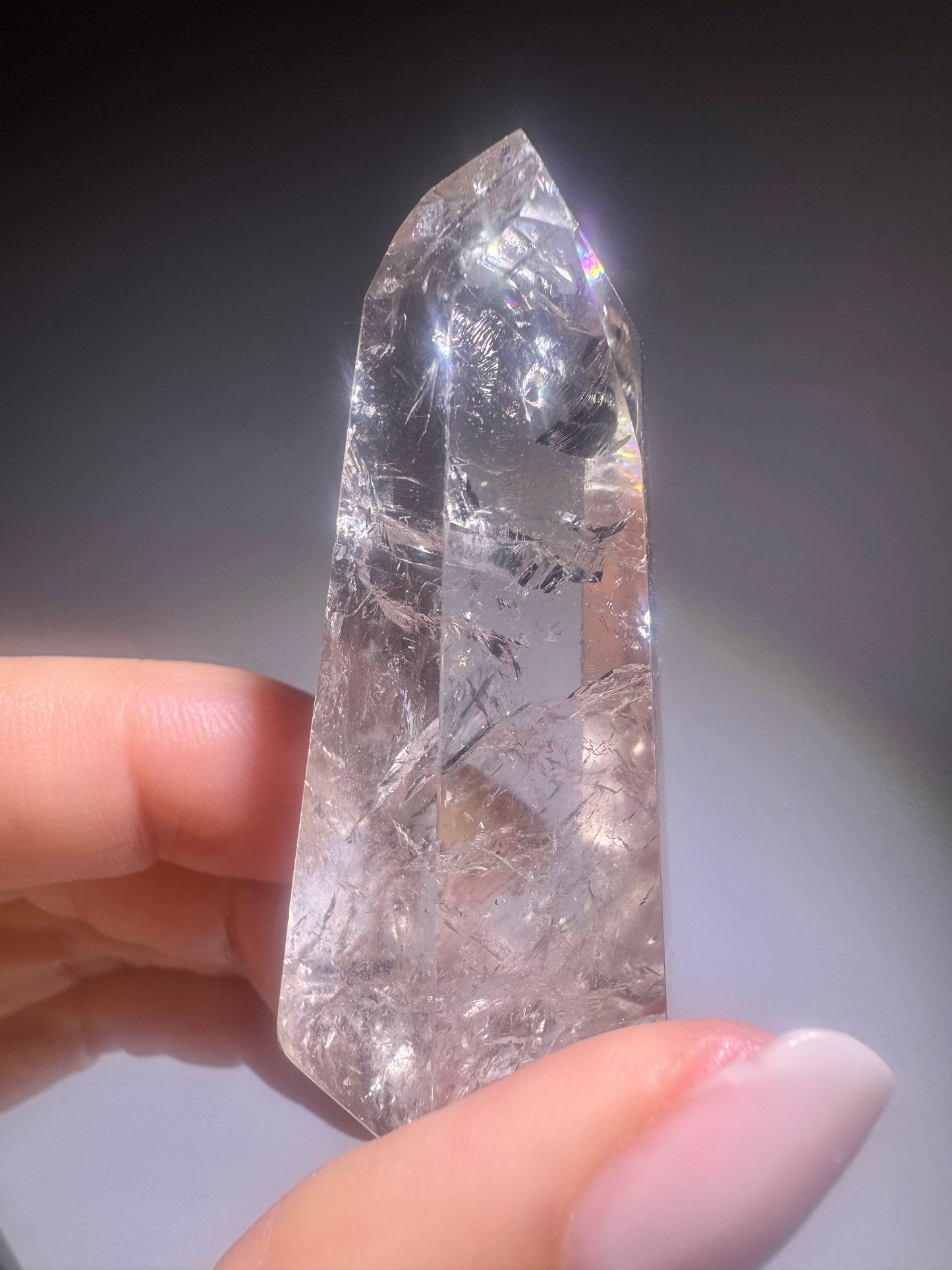 Prasiolith Spitze 5,2 cm – Extra klarer Grüner Amethyst aus Brasilien mit Regenbogen