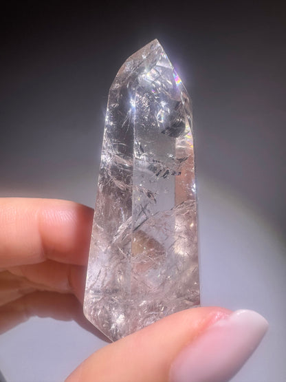 Prasiolith Spitze 5,2 cm – Extra klarer Grüner Amethyst aus Brasilien mit Regenbogen