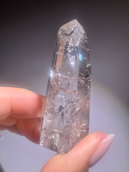 Prasiolith Spitze 5,2 cm – Extra klarer Grüner Amethyst aus Brasilien mit Regenbogen