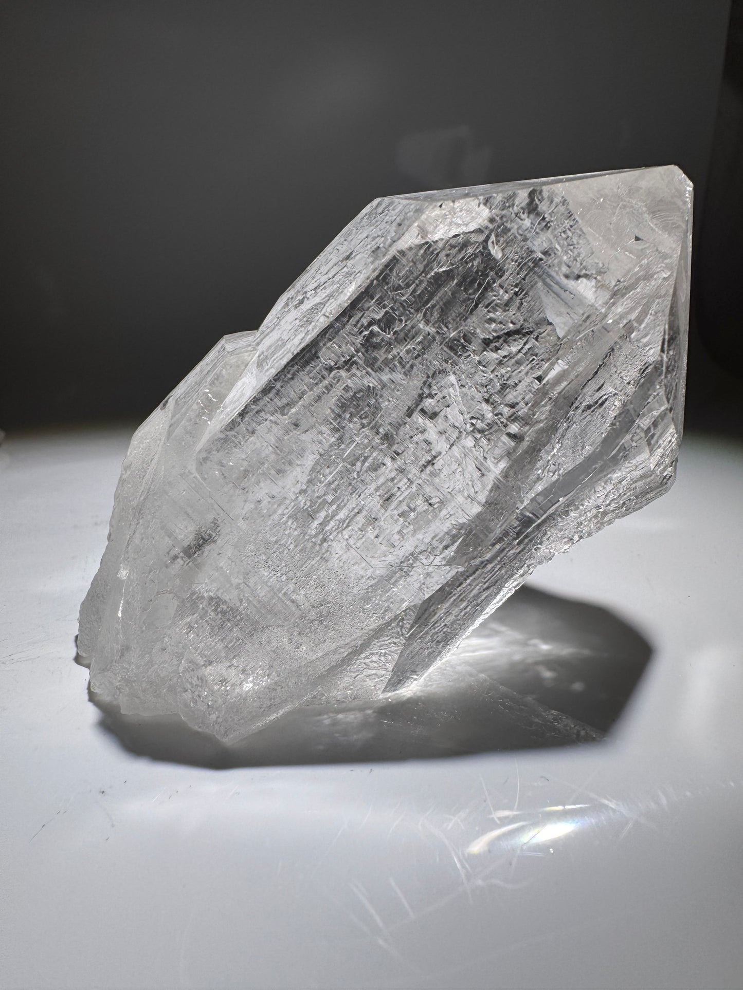 Ultraklare Himalaya-Quarzspitze 9.4 cm – Gletscherklar & mit lemurischen Linien