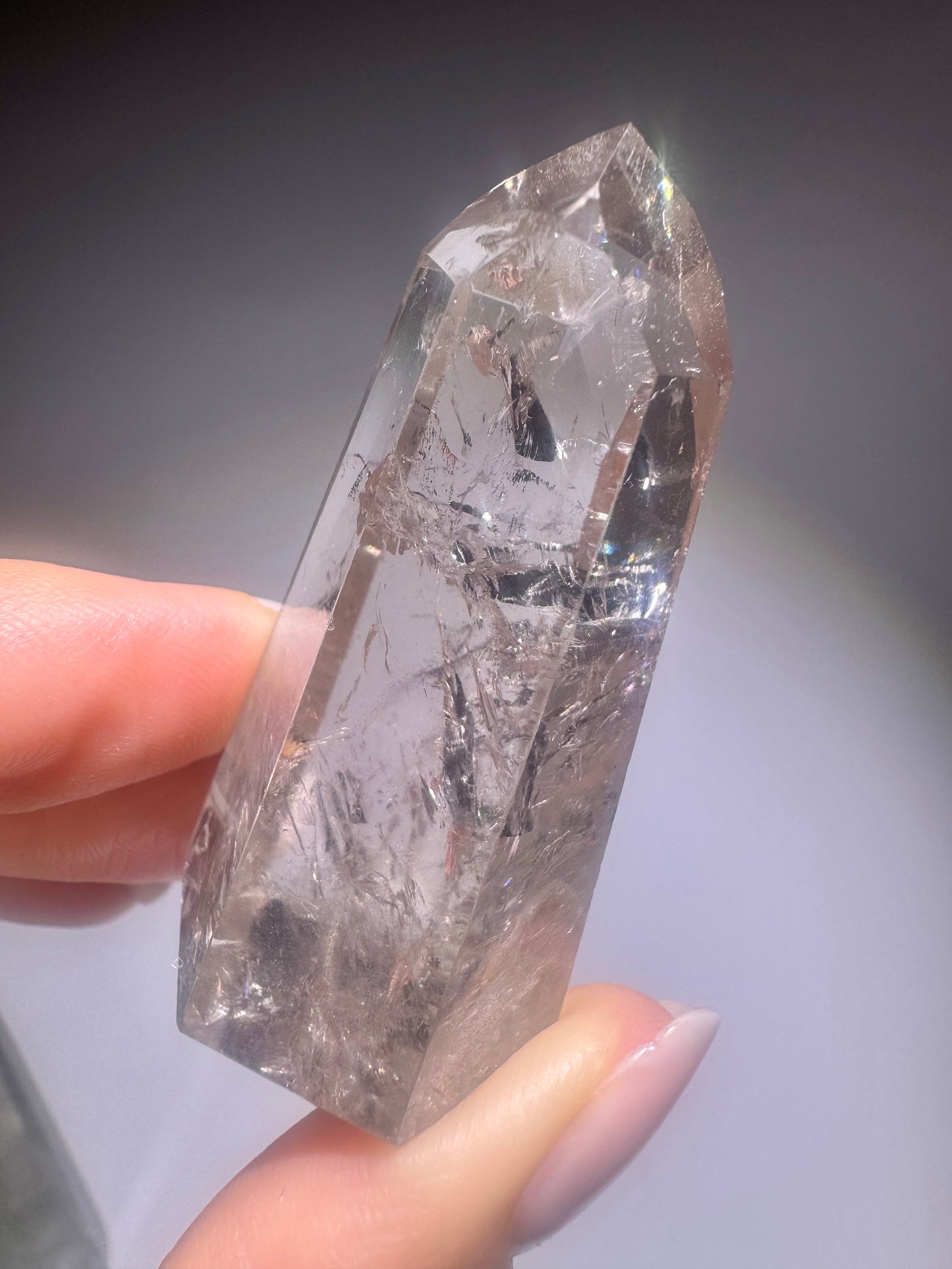 Prasiolith Spitze 5,2 cm – Extra klarer Grüner Amethyst aus Brasilien mit Regenbogen