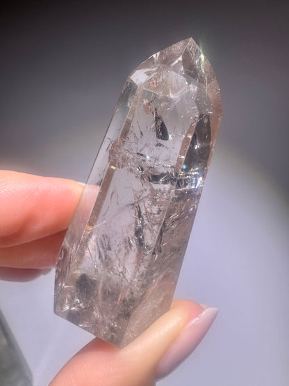 Prasiolith Spitze 5,2 cm – Extra klarer Grüner Amethyst aus Brasilien mit Regenbogen