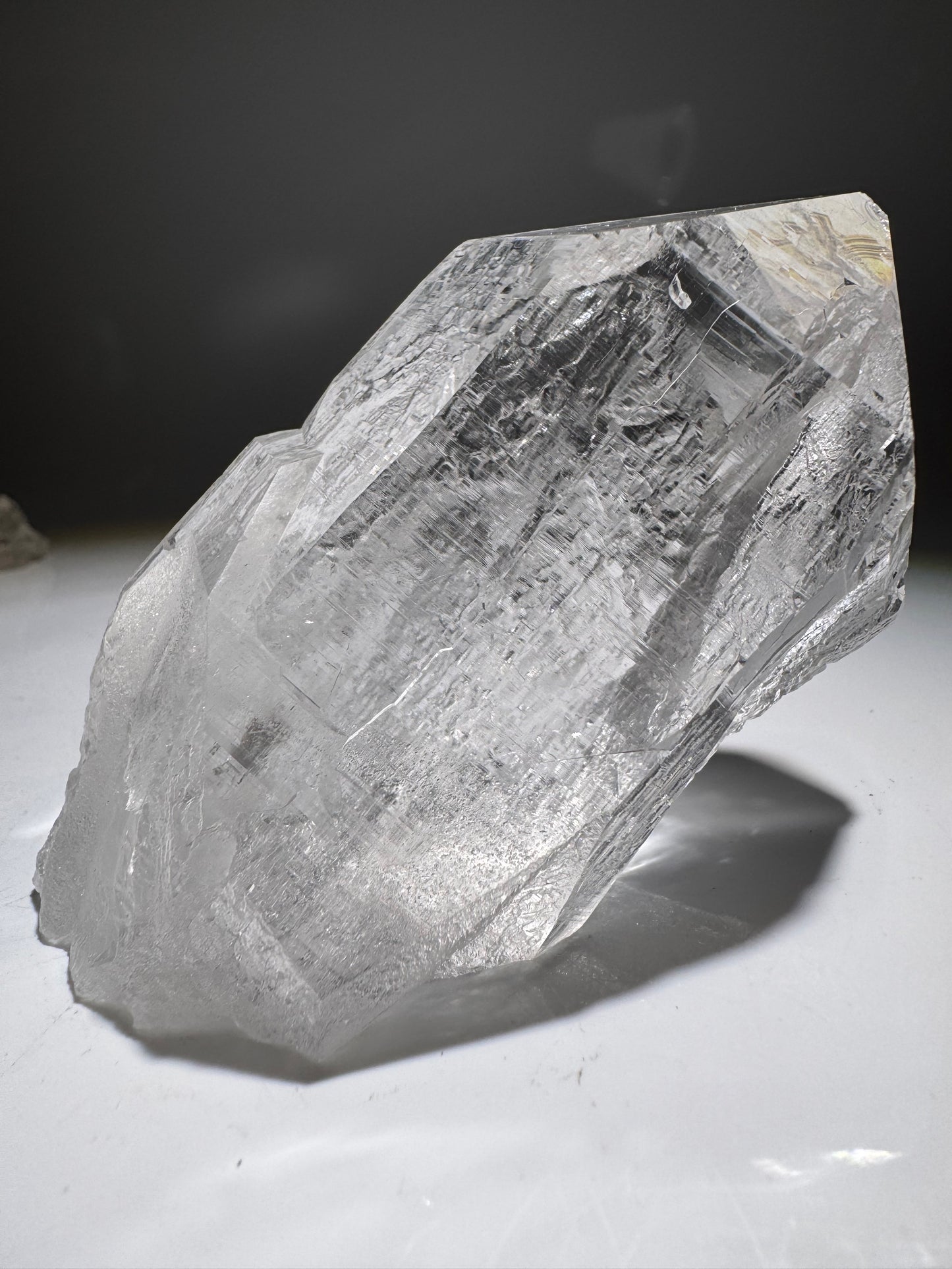 Ultraklare Himalaya-Quarzspitze 9.4 cm – Gletscherklar & mit lemurischen Linien