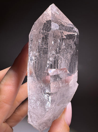 Ultraklare Himalaya-Quarzspitze 9.4 cm – Gletscherklar & mit lemurischen Linien