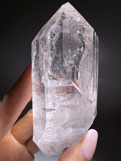 Ultraklare Himalaya-Quarzspitze 9.4 cm – Gletscherklar & mit lemurischen Linien