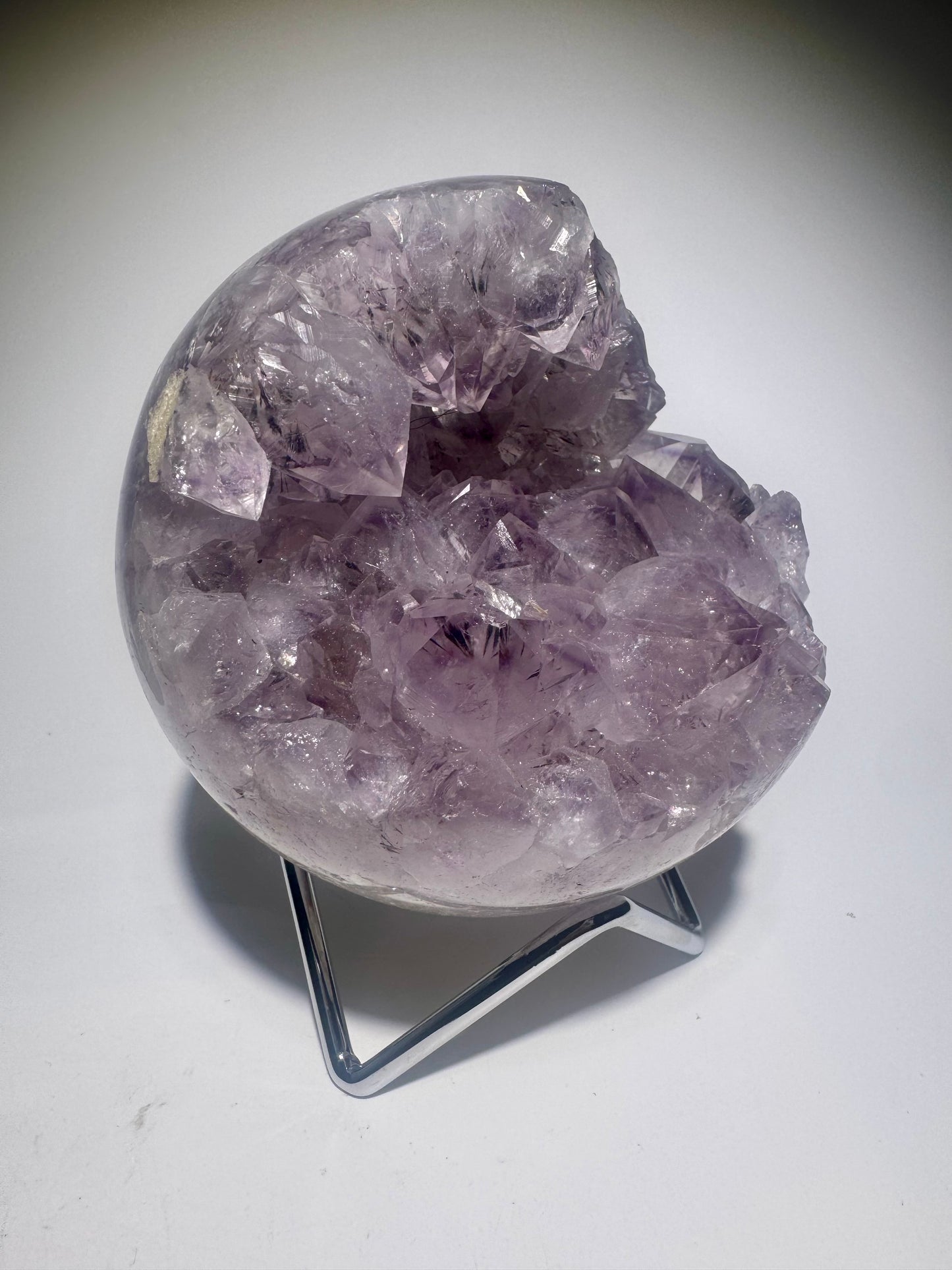 Amethyst Kugel Brasilien 9 cm – 1 kg | Kristallkugel mit Pastellfarbe