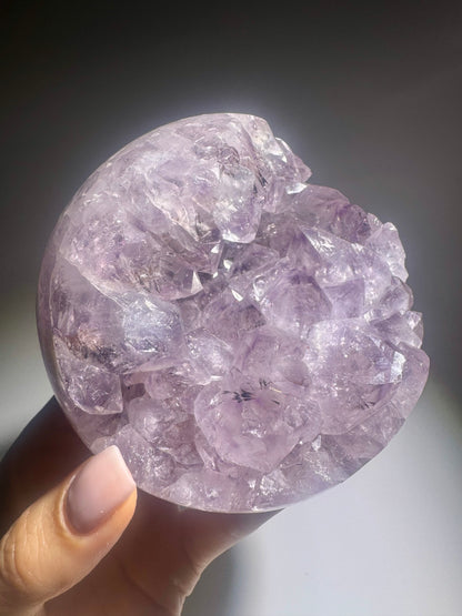 Amethyst Kugel Brasilien 9 cm – 1 kg | Kristallkugel mit Pastellfarbe