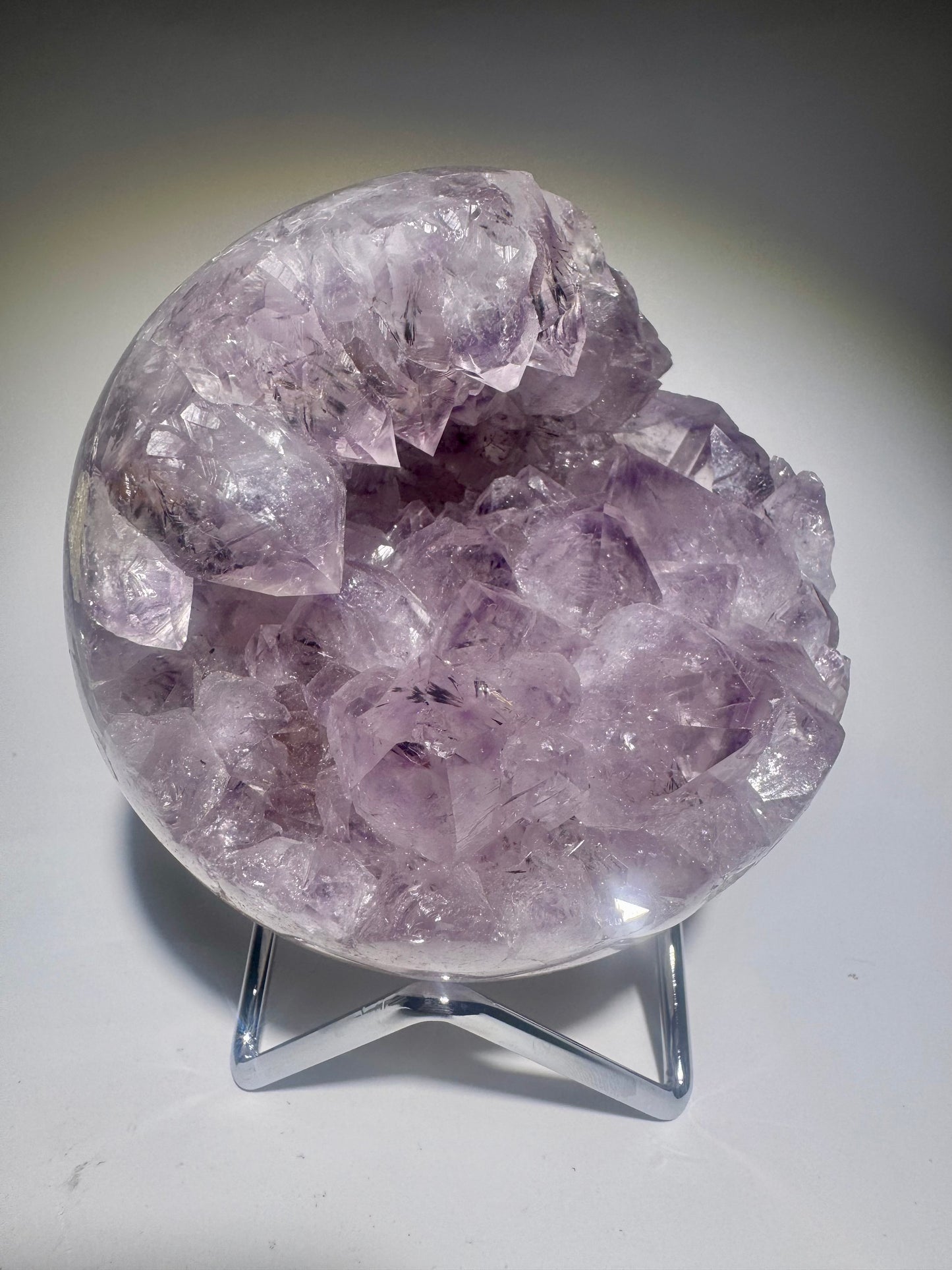 Amethyst Kugel Brasilien 9 cm – 1 kg | Kristallkugel mit Pastellfarbe