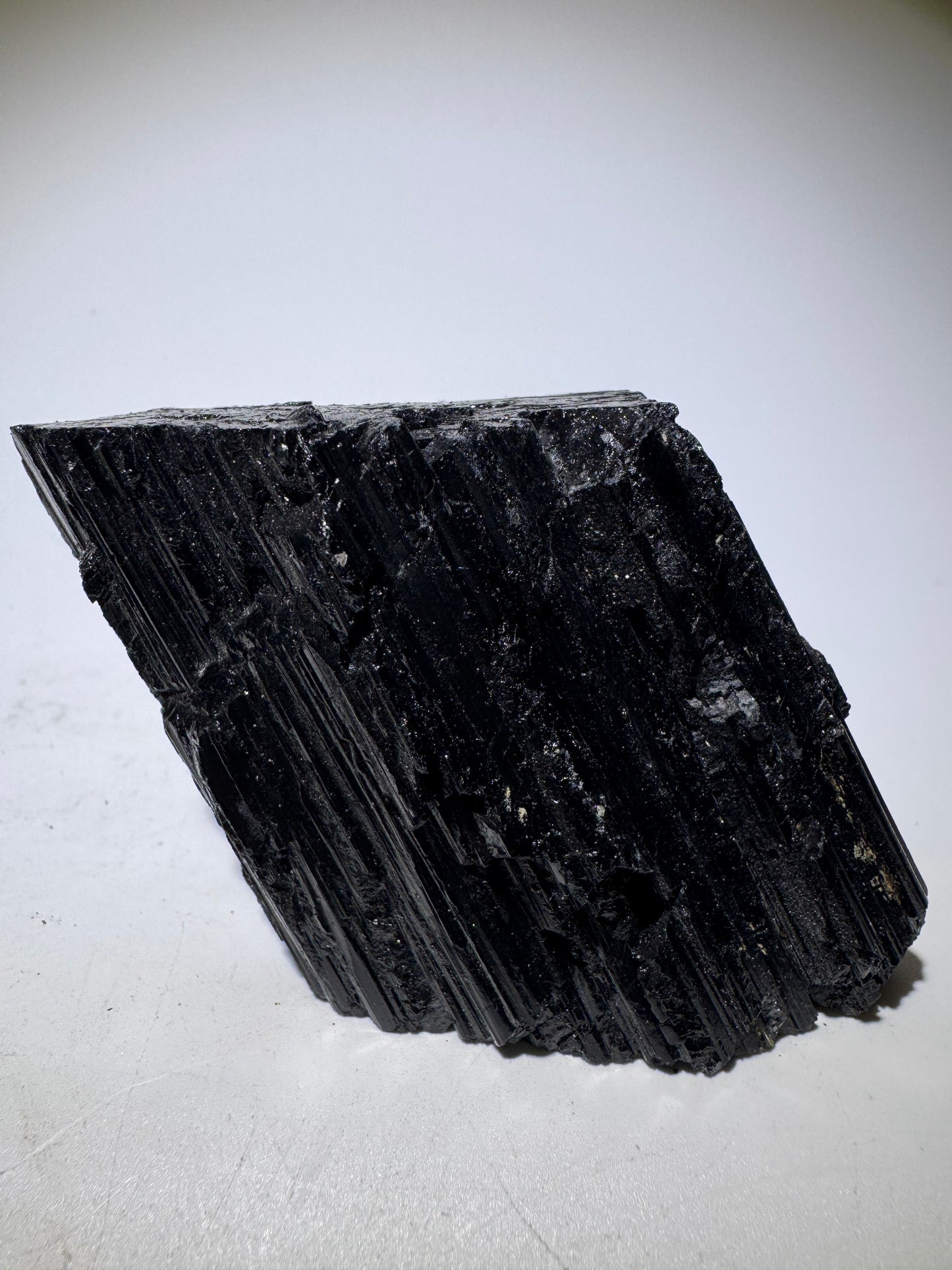 Roher schwarzer Turmalin – 385 g, kraftvoller Schutzkristall aus Brasilien – Naturstein gegen negative Energien