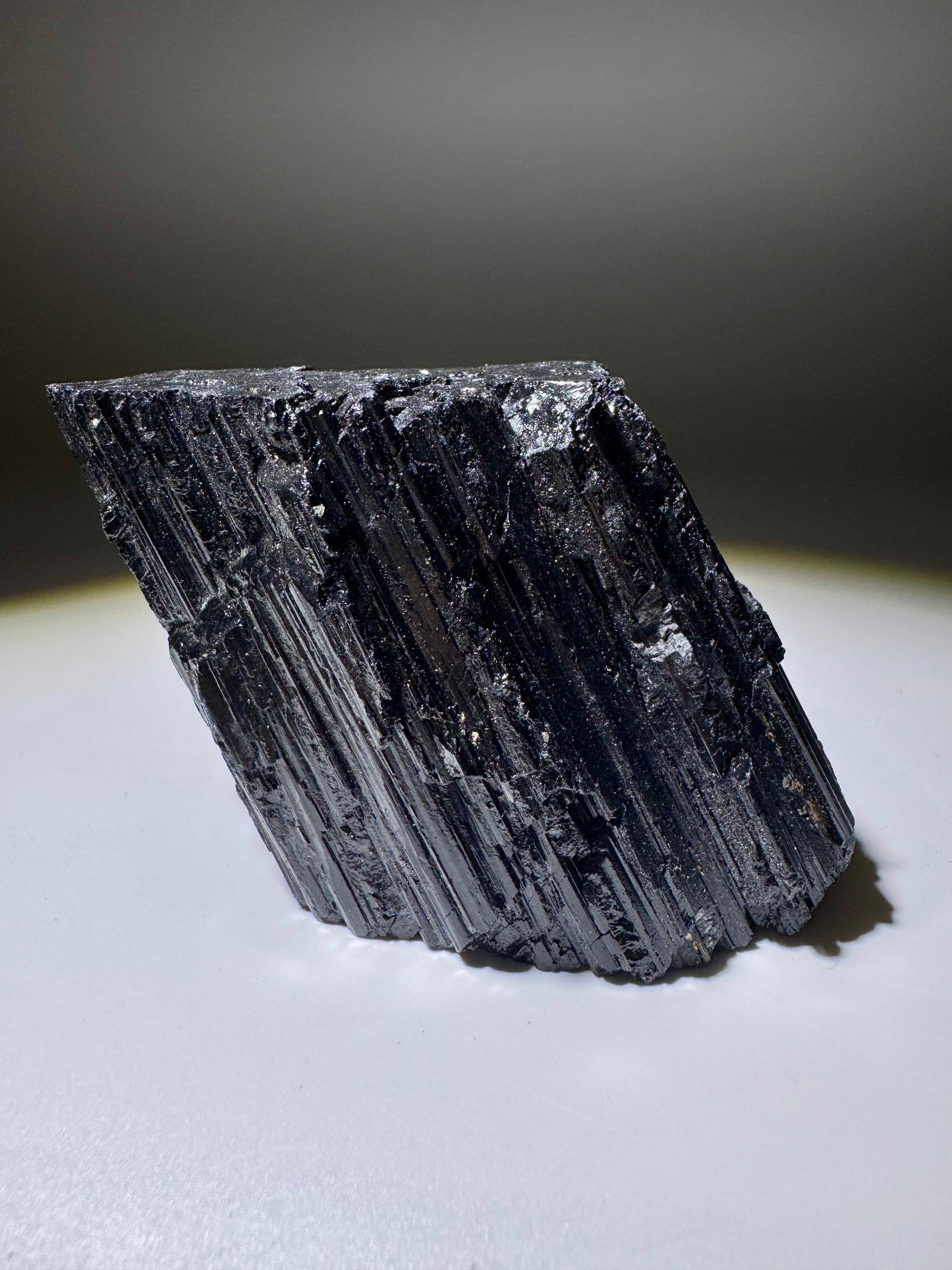 Roher schwarzer Turmalin – 385 g, kraftvoller Schutzkristall aus Brasilien – Naturstein gegen negative Energien