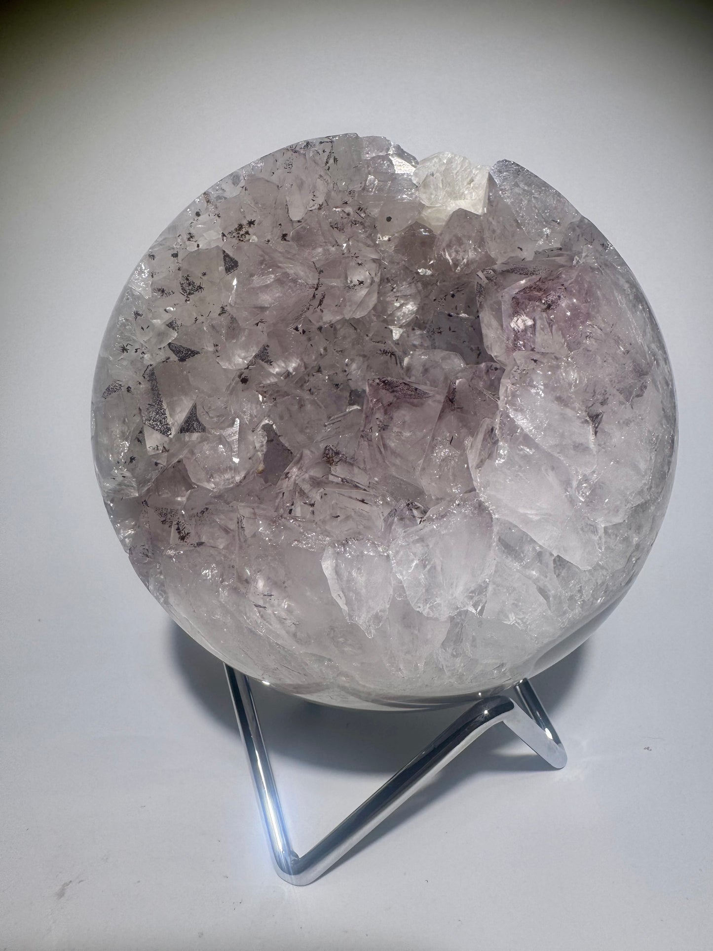 Amethyst Kugel Brasilien 9.5 cm – 1.34 kg | Phantom-Amethyst mit Pastellfarbe 💜✨